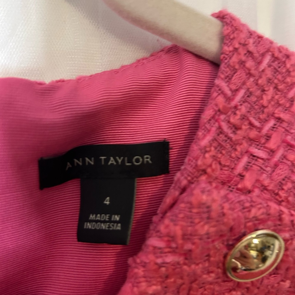 Ann Taylor Pink Tweed Shoulder Button Shift Dress - Size 4 - Picture 3 of 4